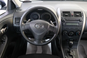 Хетчбэк Toyota Corolla 2007 года, 879000 рублей, Омск