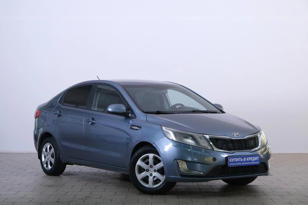 Седан Kia Rio 2013 года, 599000 рублей, Омск
