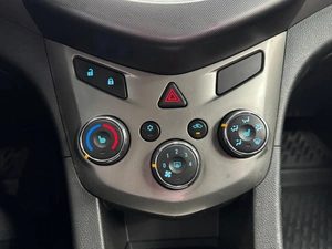 Седан Chevrolet Aveo 2013 года, 665000 рублей, Красноярск