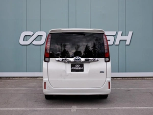 Минивэн Toyota Noah 2015 года, 1739000 рублей, Большой Сочи