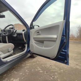 Хетчбэк Toyota Ist 2002 года, 428000 рублей, Красноярск