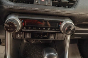 Внедорожник Toyota RAV4 2019 года, 3449000 рублей, Челябинск