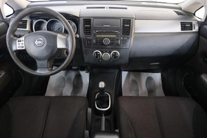 Седан Nissan Tiida 2011 года, 699000 рублей, Омск
