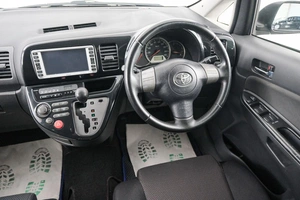 Минивэн Toyota Wish 2004 года, 869000 рублей, Красноярск