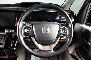 Минивэн Honda Stepwgn 2019 года, 2039000 рублей, Сургут