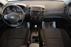 Хетчбэк Kia Ceed 2007 года, 699000 рублей, Омск