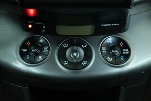 Внедорожник Toyota RAV4 2012 года, 1519000 рублей, Омск