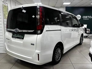Минивэн Toyota Esquire 2015 года, 1695000 рублей, Ачинск
