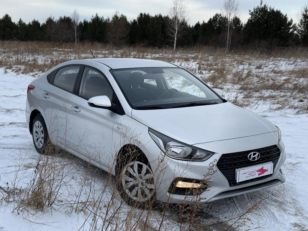 Седан Hyundai Solaris 2017 года, 1190000 рублей, Красноярск