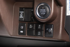 Минивэн Toyota Roomy 2018 года, 979000 рублей, Томск