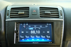 Седан Toyota Avensis 2009 года, 1049000 рублей, Омск