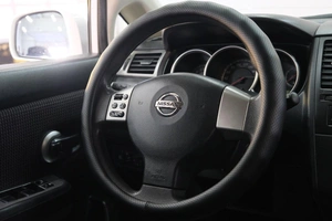 Хетчбэк Nissan Tiida 2013 года, 969000 рублей, Омск