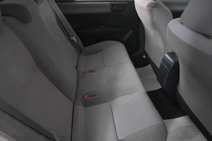 Седан Toyota Corolla Axio 2013 года, 889000 рублей, Кемерово