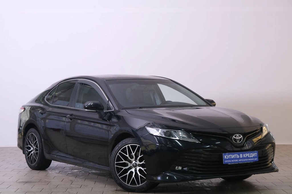 Седан Toyota Camry 2018 года, 2749000 рублей, Омск