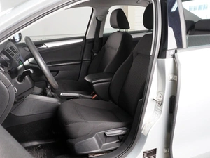 Седан Volkswagen Jetta 2015 года, 1292000 рублей, Красный Пахарь