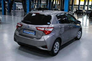 Хетчбэк Toyota Vitz 2017 года, 978000 рублей, Солонцы