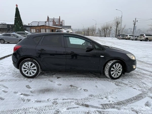 Хетчбэк Opel Astra 2011 года, 715000 рублей, Красноярск