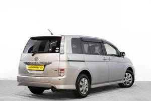 Минивэн Toyota Isis 2011 года, 1299000 рублей, Барнаул