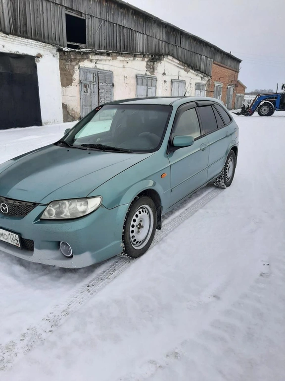 Хетчбэк Mazda 323 2002 года, 191000 рублей, Красноярск