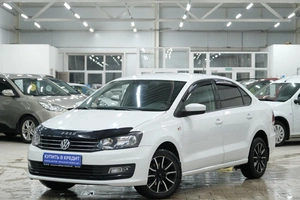Седан Volkswagen Polo 2017 года, 949000 рублей, Омск