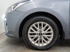 Седан Kia Rio 2020 года, 1640000 рублей, Красноярск