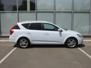 Хэтчбек Kia Ceed 2011 года, 890000 рублей, Брянск