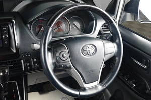 Минивэн Toyota Esquire 2017 года, 2399000 рублей, Тюмень