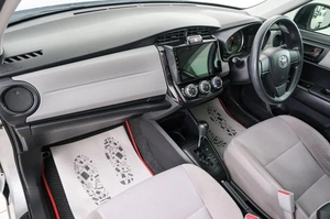 Седан Toyota Corolla Axio 2013 года, 1039000 рублей, Красноярск