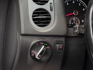 Внедорожник Volkswagen Tiguan 2011 года, 1150000 рублей, Красноярск