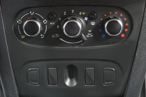 Седан Renault Logan 2020 года, 739000 рублей, Омск