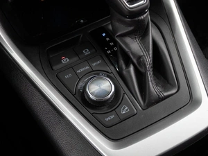 Внедорожник Toyota RAV4 2023 года, 4240000 рублей, Тюмень