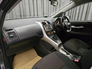 Хетчбэк Toyota Auris 2010 года, 820000 рублей, Красноярск