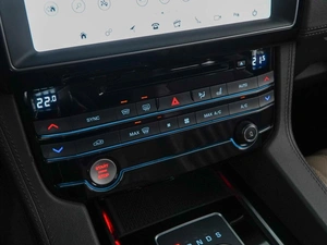 Внедорожник Jaguar F-Pace 2017 года, 3449033 рублей, Москва