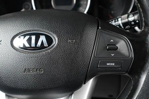 Хетчбэк Kia Rio 2013 года, 899000 рублей, Тюмень