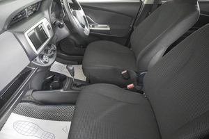 Хетчбэк Toyota Vitz 2015 года, 749000 рублей, Кемерово
