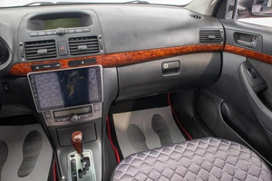 Седан Toyota Avensis 2005 года, 789000 рублей, Барнаул