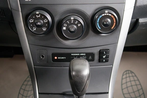 Седан Toyota Corolla 2010 года, 899999 рублей, Пермь