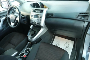 Минивэн Toyota Verso 2011 года, 1199000 рублей, Омск
