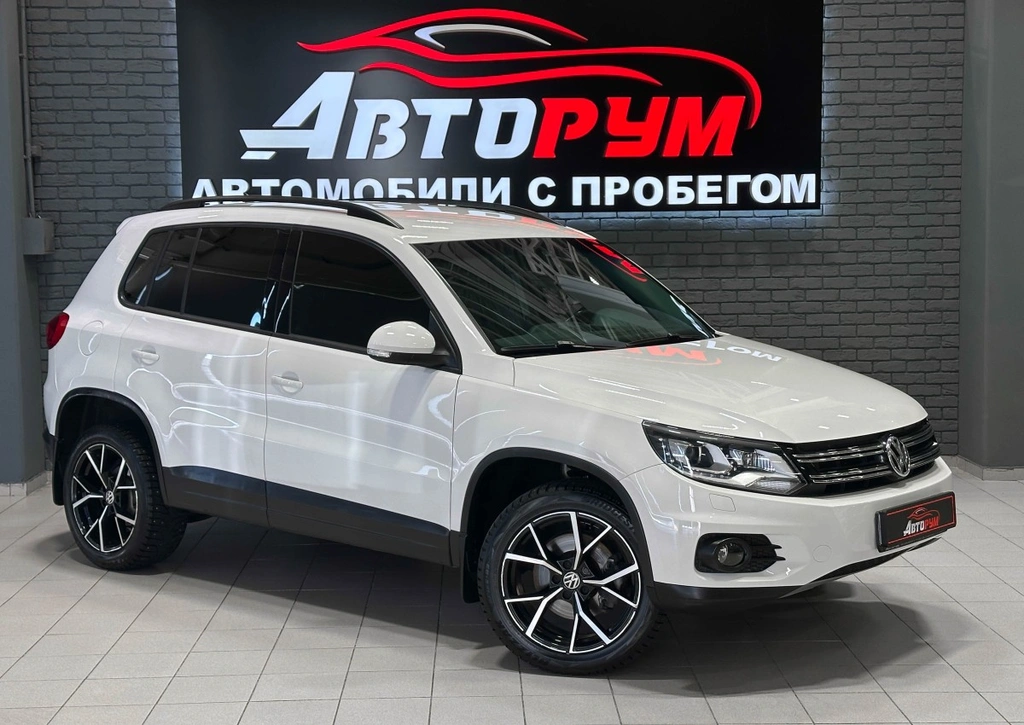 Внедорожник Volkswagen Tiguan 2012 года, 1690000 рублей, Красноярск