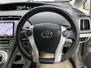 Лифтбек Toyota Prius 2015 года, 1290000 рублей, Барнаул