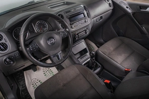 Внедорожник Volkswagen Tiguan 2013 года, 1259000 рублей, Томск