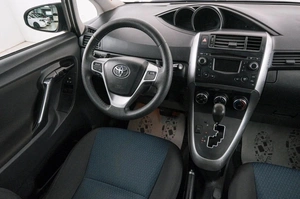 Минивэн Toyota Verso 2013 года, 1289000 рублей, Красноярск