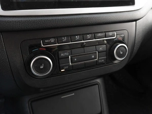 Внедорожник Volkswagen Tiguan 2011 года, 1199000 рублей, Саратов