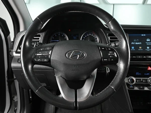 Седан Hyundai Elantra 2020 года, 1715000 рублей, Аксай