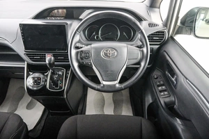 Минивэн Toyota Esquire 2016 года, 2439000 рублей, Красноярск