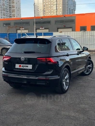 Внедорожник Volkswagen Tiguan 2018 года, 2380000 рублей, Красноярск