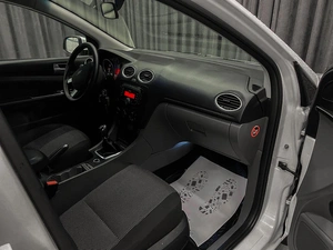 Хетчбэк Ford Focus 2011 года, 670000 рублей, Красноярск