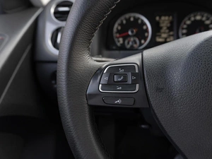 Внедорожник Volkswagen Tiguan 2011 года, 1299000 рублей, Саратов