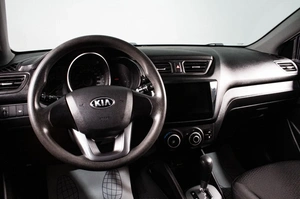 Хетчбэк Kia Rio 2013 года, 1039000 рублей, Сургут