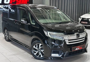 Минивэн Honda Stepwgn Spada 2017 года, 1897000 рублей, Красноярск